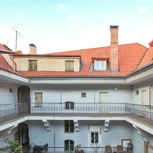Stavební úpravy měšťanského domu, Karmelitská